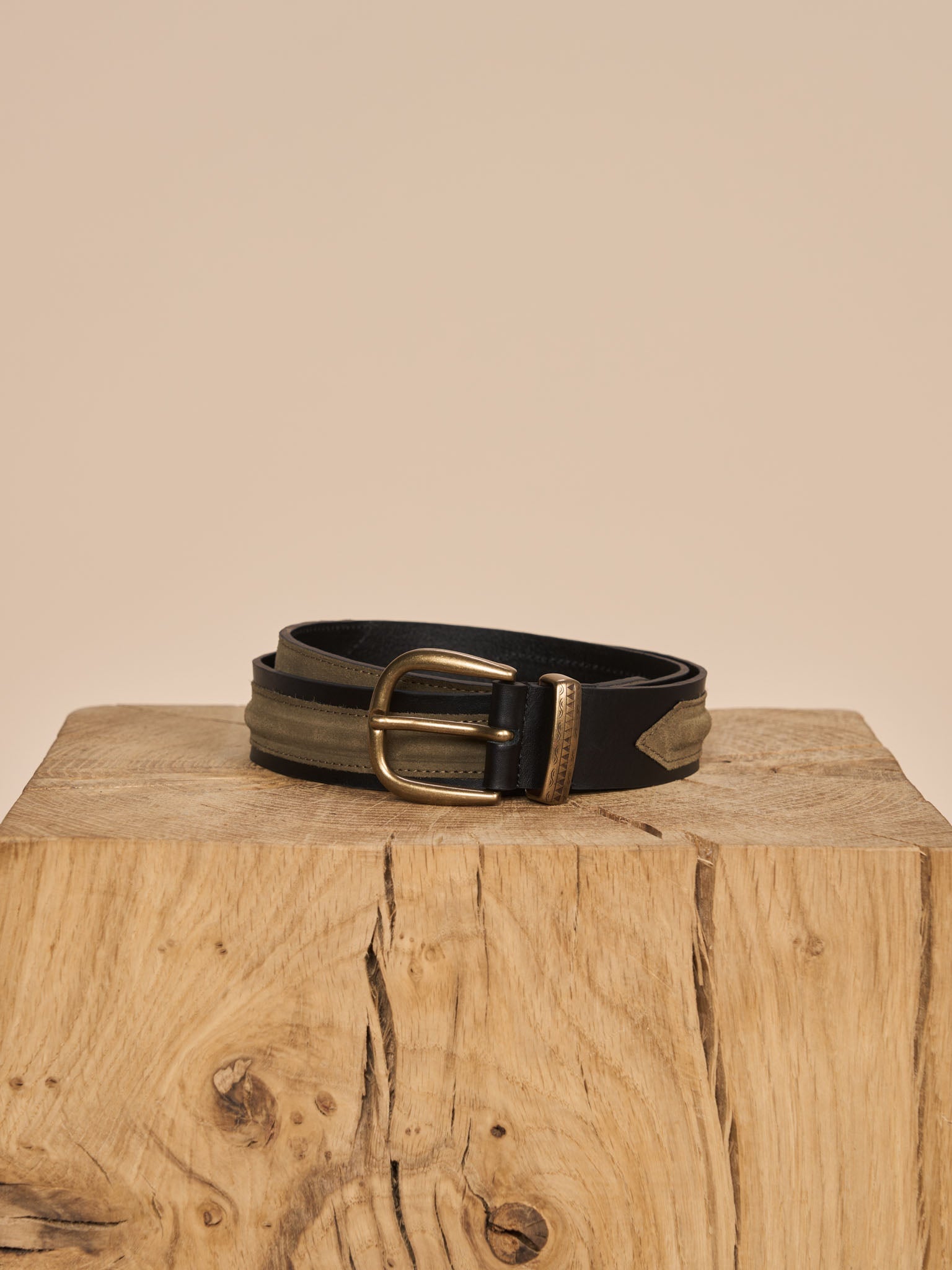 Modelshot / Dark Green / Detail